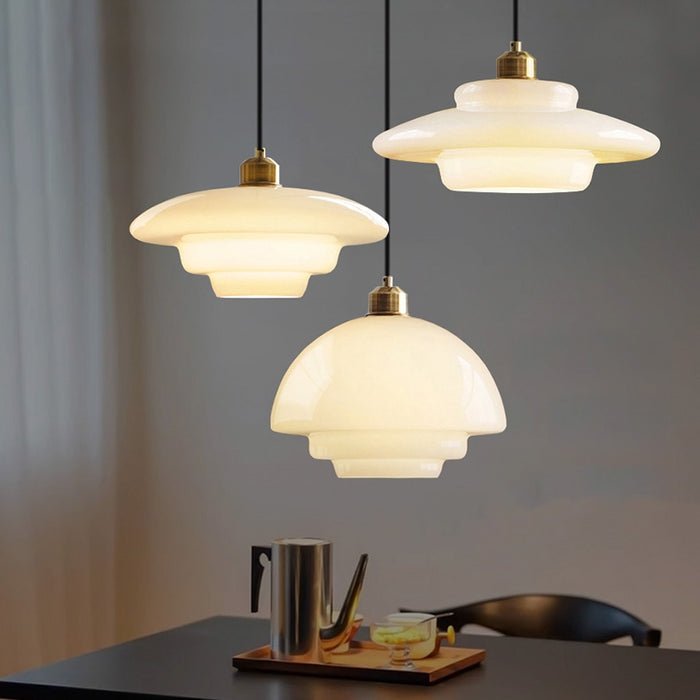 Elegante Witte Glazen Hanglamp voor een Strak Interieur