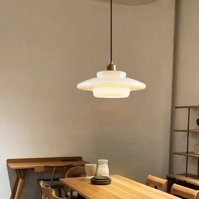 Elegante Witte Glazen Hanglamp voor een Strak Interieur