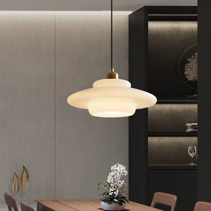 Elegante Witte Glazen Hanglamp voor een Strak Interieur