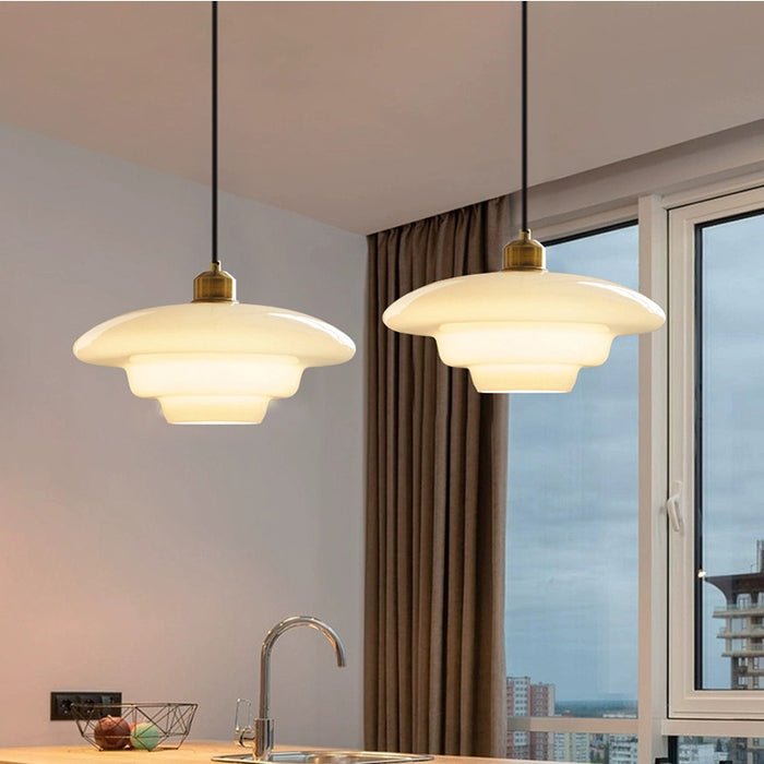 Elegante Witte Glazen Hanglamp voor een Strak Interieur