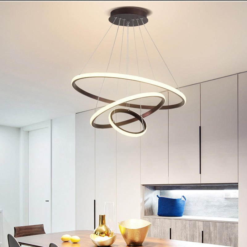 Eigentijdse en elegante plafondlamp voor een stralend interieur