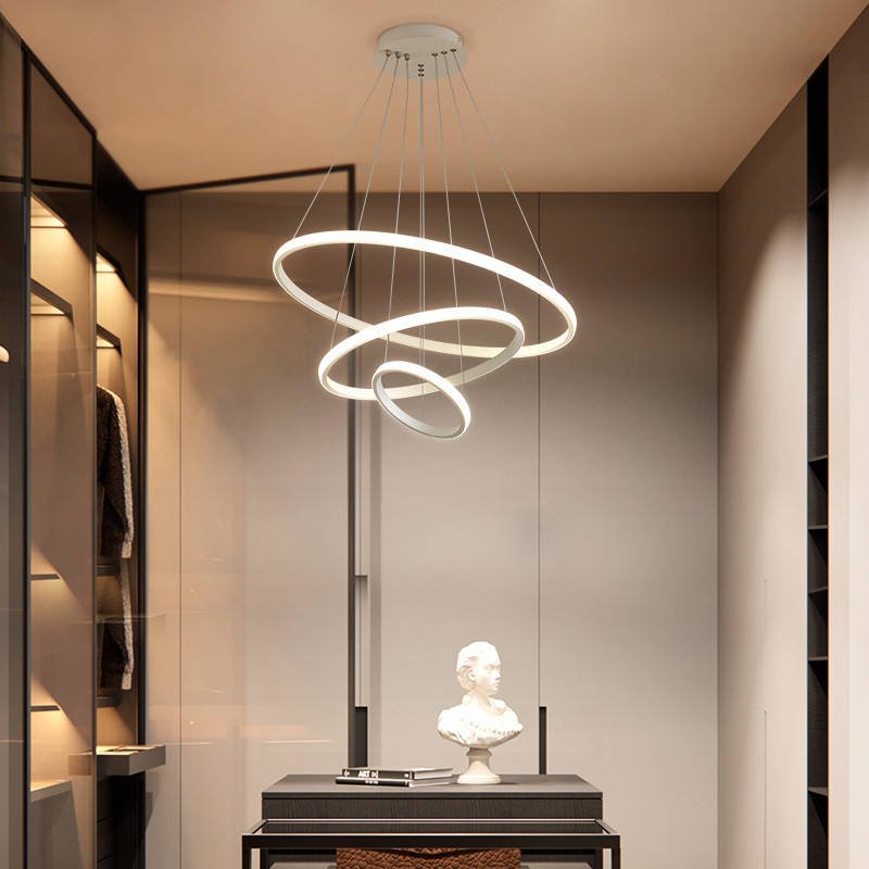 Eigentijdse en elegante plafondlamp voor een stralend interieur