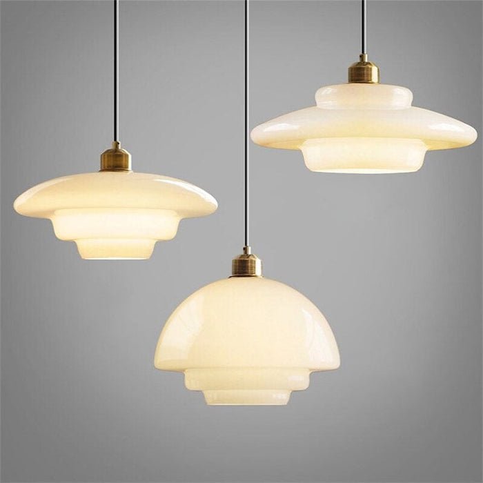 Elegante Witte Glazen Hanglamp voor een Strak Interieur