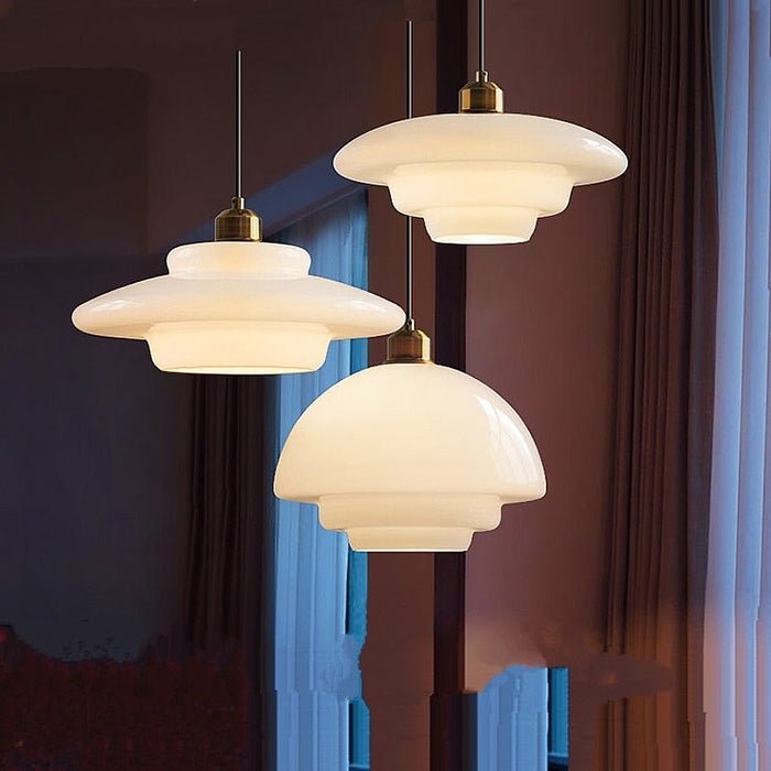 Elegante Witte Glazen Hanglamp voor een Strak Interieur