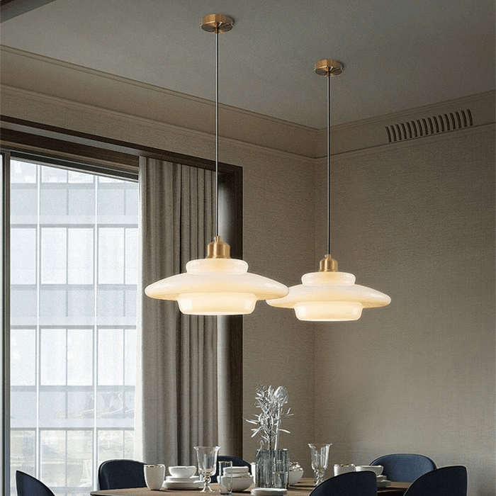 Elegante Witte Glazen Hanglamp voor een Strak Interieur