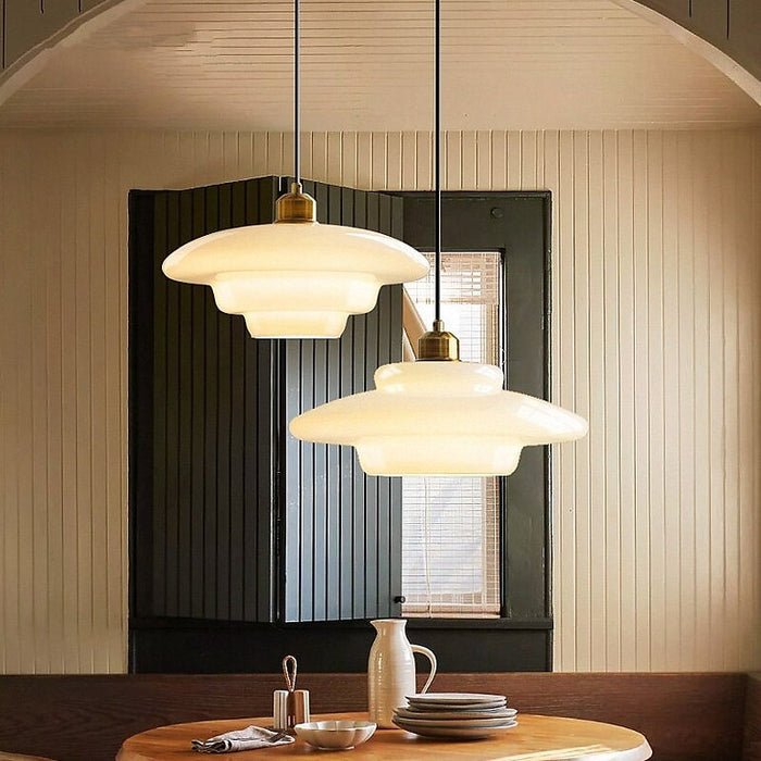 Elegante Witte Glazen Hanglamp voor een Strak Interieur