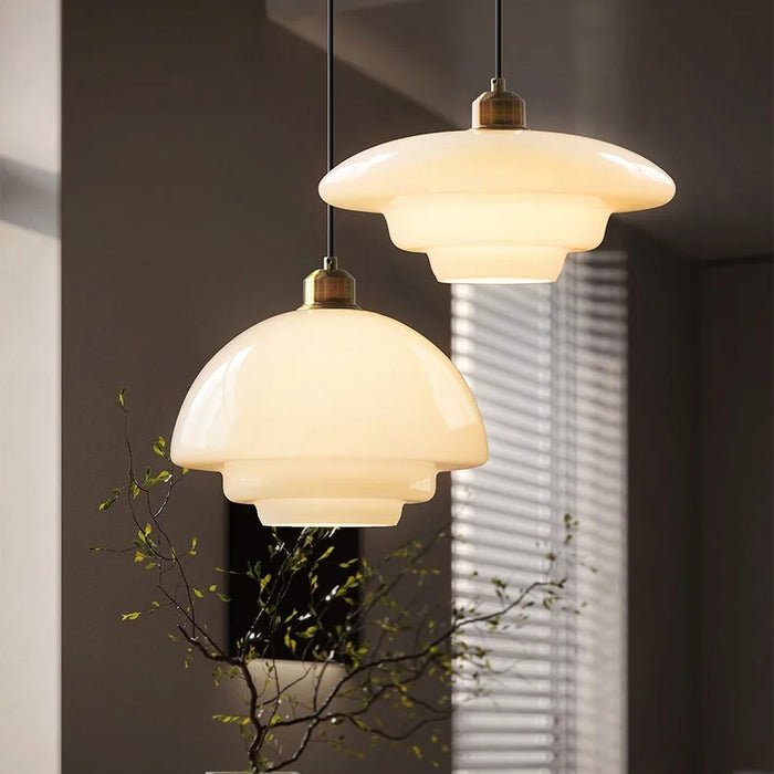 Elegante Witte Glazen Hanglamp voor een Strak Interieur